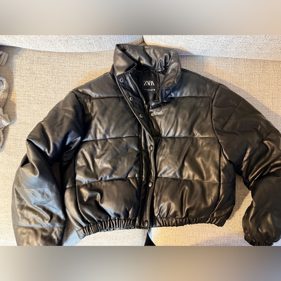 Zara Jackets & Blazers - Black puffer jacket